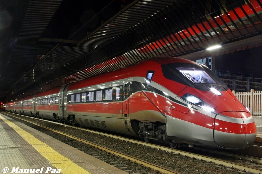 L'Etr400 n.2 Frecciarossa1000 a Milano Rogoredo pronto ad iniziare i test notturni lungo la linea AV MIlano-Bologna - Foto Manuel Paa (Trenomania.org)