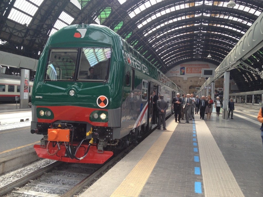 Il terzo treno Vivalto di Trenord a Milano Centrale in partenza per Brescia e Verona - Foto Trenord