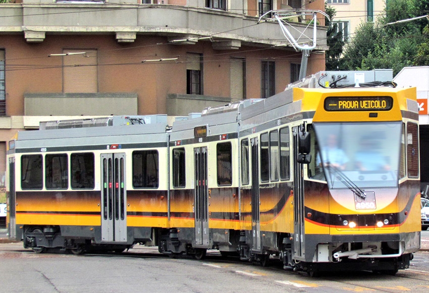 Il prototipo rinnovato dei jumbotram serie 4900 di Milano - Foto Atm