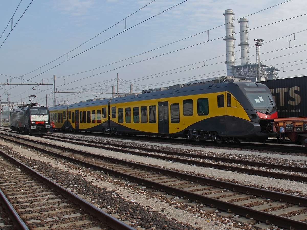 Il Caf Civity di Ferrotramviaria durante il trasferimento verso Bari - Foto Ferdinando Ferrari