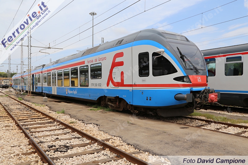 I moderti Flirt ETR330 delle Ferrovie del Gargano in servizio tra Apricena e Foggia - Foto David Campione/Gentile concessione di Ferrovie.it