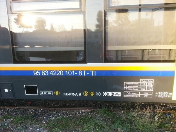 Marcatura UIC per il Pesa ATR220 di Trenitalia - Foto Cristian Giovangiacomo
