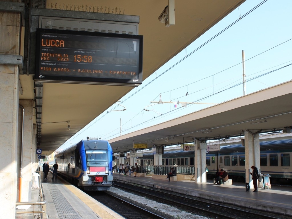 Primo servizio regolare da Pisa a Lucca per l'Atr220 Swing - Foto Cristian Giovangiacomo