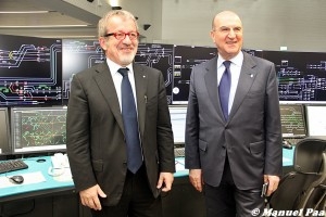 Il presidente della Regione Lombardia, Roberto Maroni e l'Ad delle Ferrovie dello Stato Italiane Michele Elia nella nuova centrale di controllo RFI di Milano Greco Pirelli - Foto Manuel Paa