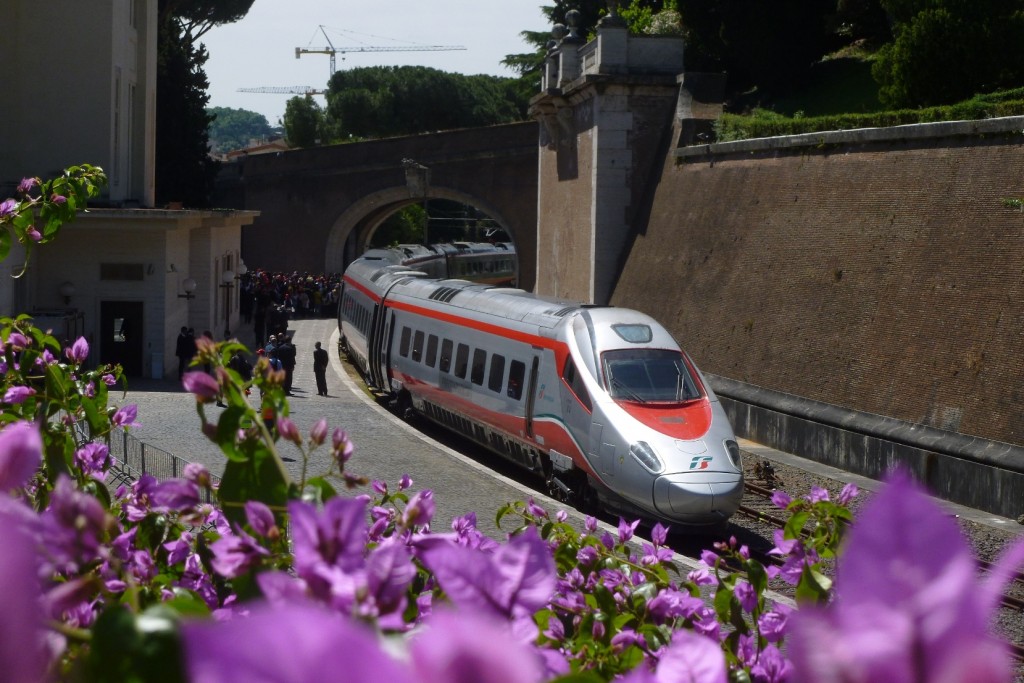 Il FrecciArgento in sosta nella Stazione Vaticana - Foto Giuseppe Mondelli