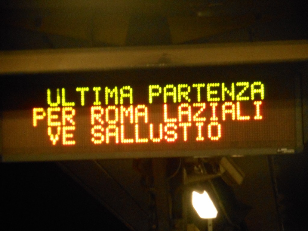 Il display di stazione a Giardinetti annuncia l'ultima partenza per Termini - Foto Carlo Tortoreli