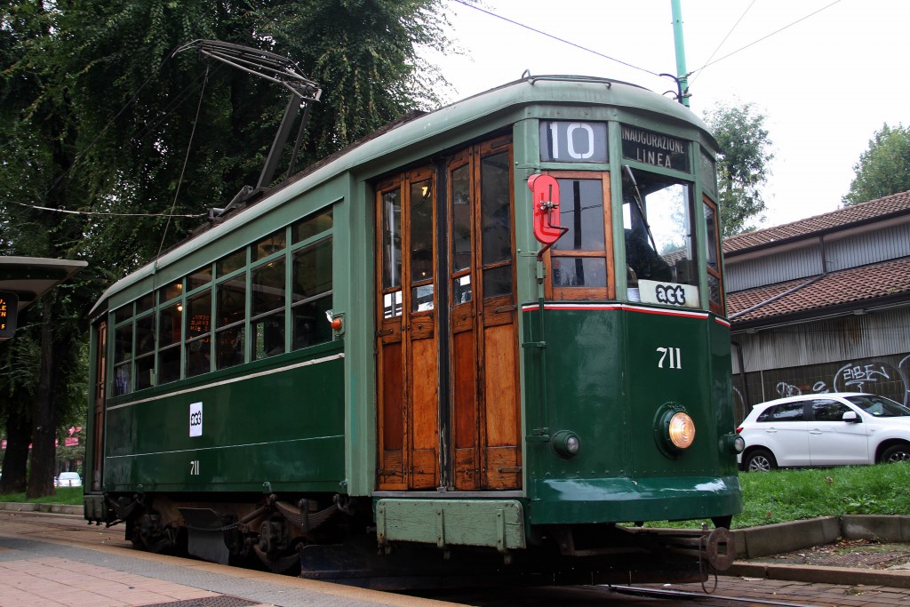 Il tram a due assi 711 di Milano noleggiato da ACT per i 30 anni dell'associazione - Foto Manuel Paa