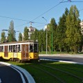 Tram a carrelli 1835in servizio sulla linea 10 davanti al Cimitero Monumentale - Foto Luca Adorna