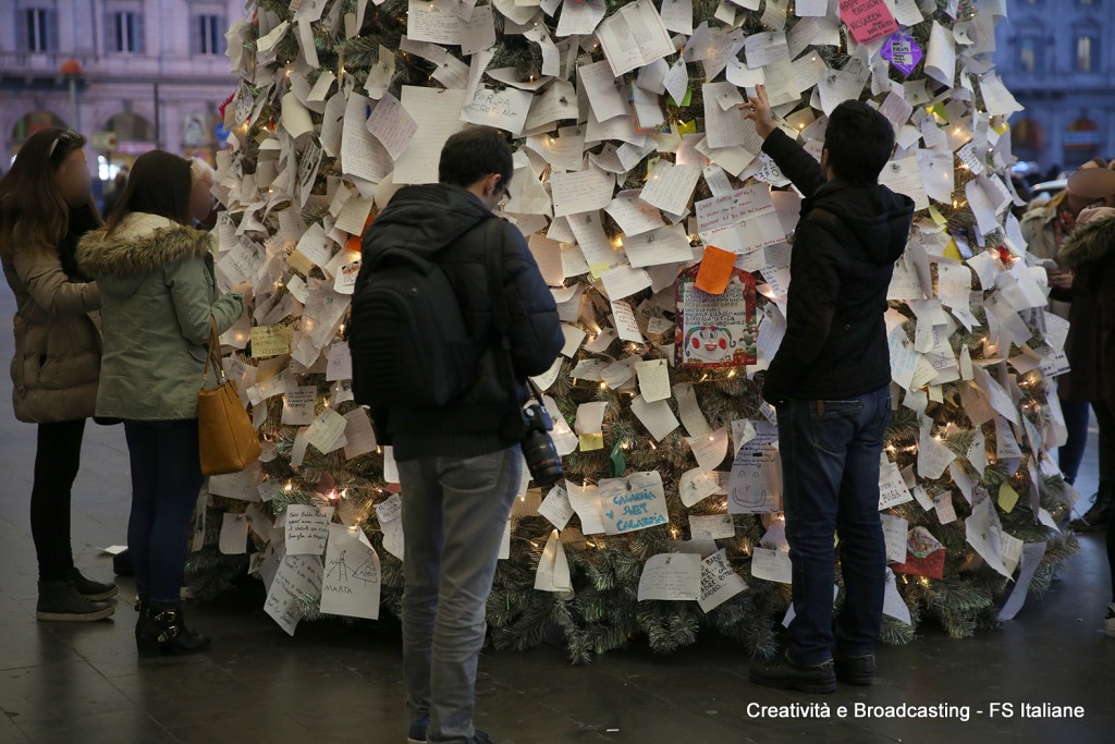 L'albero dei desideri a Roma Termini - Foto FS Italiane